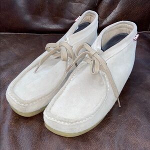 Women’s Maple Suede Clark’s Wallabee